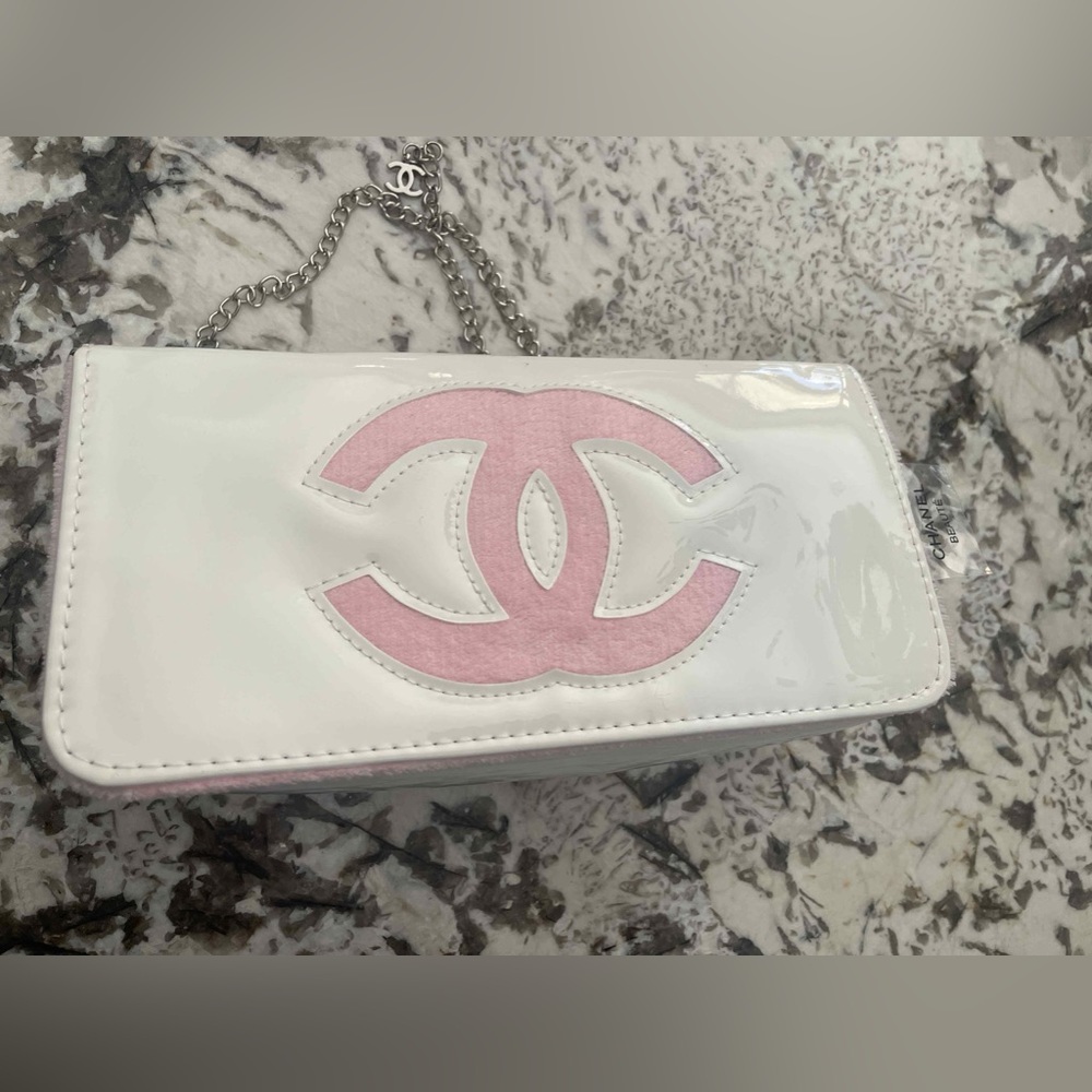 Chanel Cosmetic Products- Bag/clutch with chain